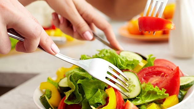 Khi chuyển mùa, da đầu cũng cần được chăm sóc không kém da mặt - 5 Phải thưởng thức các món ăn không chỉ ngon miệng mà còn phải tốt cho Tóc nữa nhé