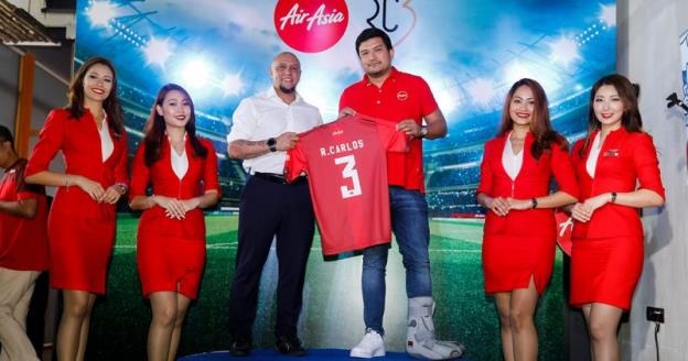 Chạm mặt Roberto Carlos - Chàng lực sĩ hào hoa trên sân cỏ - 2 Carlos trong vai trò Đại sứ thương hiệu toàn cầu của AirAsia