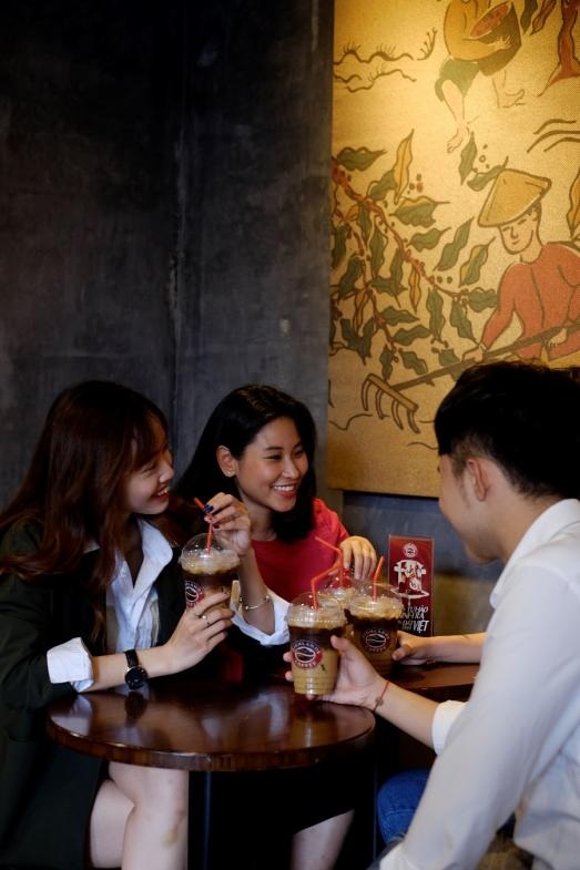 Quán cà phê “trong mơ” của những người Việt trẻ có gì? - 3 Hay check-in bên bức tranh dân gian Đông Hồ mang hơi thở hiện đại?