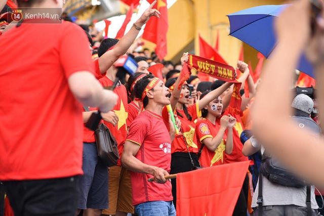 Trước trận chung kết, CĐV Việt Nam truyền tay nhau bí quyết cổ vũ truyền lửa cho đội tuyển - 2 Trước trận chung kết, CĐV Việt Nam truyền tay nhau bí quyết cổ vũ truyền lửa cho đội tuyển - 2