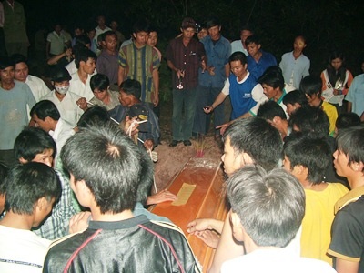 Đêm trắng đẫm nước mắt  - 4