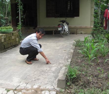 Chưa thôi lo sợ sau đêm bị kẻ xấu ném mìn - 1 Chưa thôi lo sợ sau đêm bị kẻ xấu ném mìn - 1