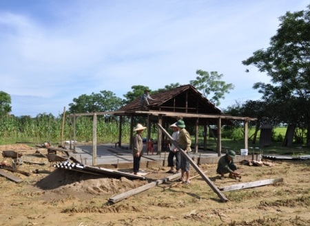 Xuất hiện thêm một “hố lạ”, khẩn cấp di dời nhà dân - 2