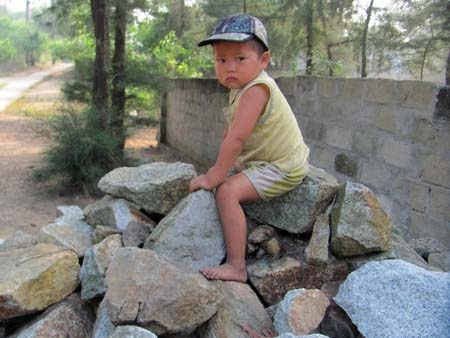 Khắc khoải những gương mặt trẻ thơ vùng mỏ sắt Thạch Khê - 9 Khắc khoải những gương mặt trẻ thơ vùng mỏ sắt Thạch Khê - 9