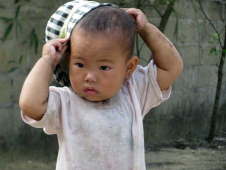 Khắc khoải những gương mặt trẻ thơ vùng mỏ sắt Thạch Khê - 3 Khắc khoải những gương mặt trẻ thơ vùng mỏ sắt Thạch Khê - 3