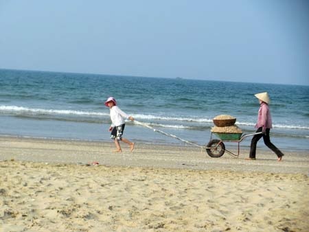 Khắc khoải những gương mặt trẻ thơ vùng mỏ sắt Thạch Khê - 2 Khắc khoải những gương mặt trẻ thơ vùng mỏ sắt Thạch Khê - 2