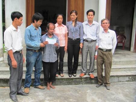 Hơn 16 triệu đồng đến với ông cụ mù cô độc  - 1