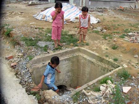 Dân tái định cư sau nỗi sợ nhà sụt lại lo công trình xuống cấp - 9