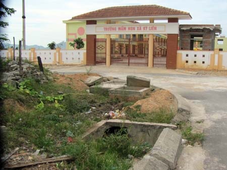 Dân tái định cư sau nỗi sợ nhà sụt lại lo công trình xuống cấp - 4