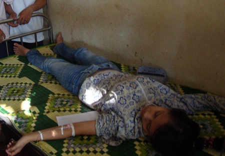 Khẩn cấp cứu chữa các nạn nhân vụ tai nạn thảm khốc - 2