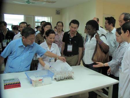 Đại biểu CG 2011 "vi hành" các dự án ODA tại Hà Tĩnh - 1