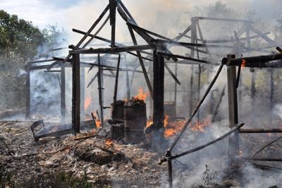 “Bà hỏa” thiêu rụi một nhà dân - 2