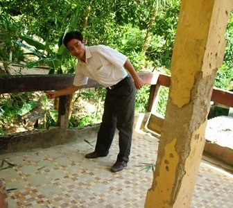 Hà Tĩnh: Tu sửa lại ngôi trường sắp sập - 1