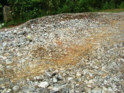 Xe chở vật liệu xây đập thủy lợi “băm nát” một con đường - 5 Xe chở vật liệu xây đập thủy lợi “băm nát” một con đường - 5