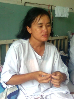 Cô sinh viên nghèo vượt khó nuôi mẹ đang mắc bạo bệnh - 1 Cô sinh viên nghèo vượt khó nuôi mẹ đang mắc bạo bệnh - 1
