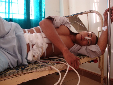 Làm rõ danh tính bảo vệ bắn thủng bụng tên trộm mủ cao su - 1 Làm rõ danh tính bảo vệ bắn thủng bụng tên trộm mủ cao su - 1