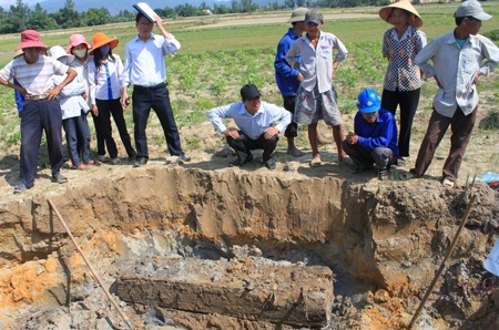 Hà Tĩnh: Phát hiện hai ngôi mộ cổ khi làm thuỷ lợi - 1 Hà Tĩnh: Phát hiện hai ngôi mộ cổ khi làm thuỷ lợi - 1