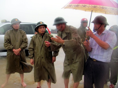 Hối hả di dân khi cơn bão đang tiến sát bờ - 6