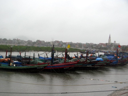 Hối hả di dân khi cơn bão đang tiến sát bờ - 10