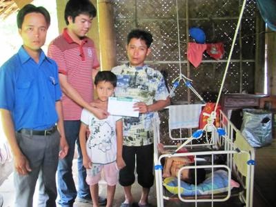 Hơn 25 triệu đồng đến với 2 em bé bị bò húc trọng thương - 2