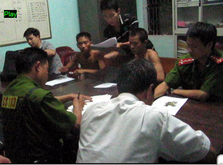 Khen thưởng đội CS 113 giải cứu thành công cô gái bị lừa bán dâm - 1 Khen thưởng đội CS 113 giải cứu thành công cô gái bị lừa bán dâm - 1