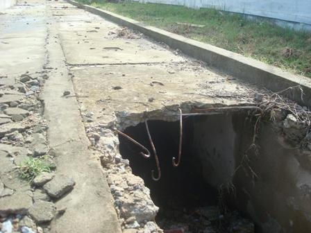 Dân sống cạnh công trình nước sạch 7,6 tỉ đồng vẫn... khát - 2