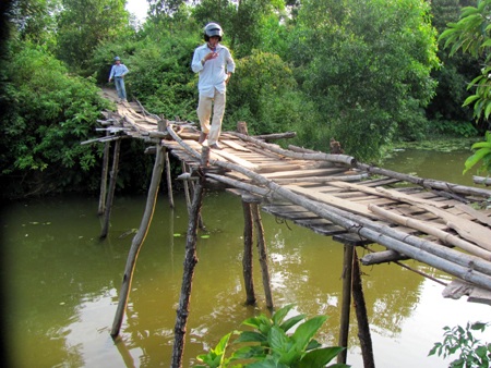 Rợn người qua cầu mục nát - 8