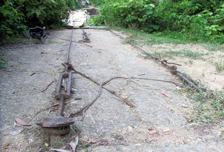 Rợn người qua cầu mục nát - 2