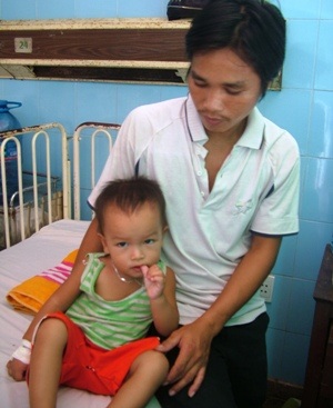 Ăn thịt cóc, hai mẹ con nhập viện - 1