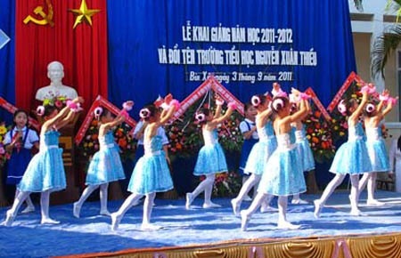 Náo nức khai giảng năm học mới 2011-2012 - 6 Náo nức khai giảng năm học mới 2011-2012 - 6