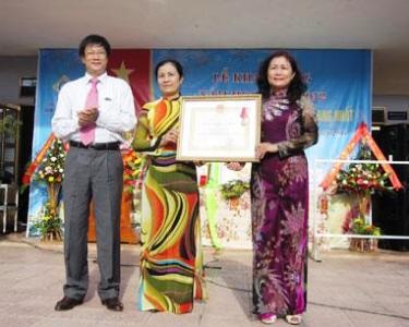 Quảng Bình: Trường tiểu học Đồng Phú đón nhận HCLĐ hạng Nhất - 1 Quảng Bình: Trường tiểu học Đồng Phú đón nhận HCLĐ hạng Nhất - 1