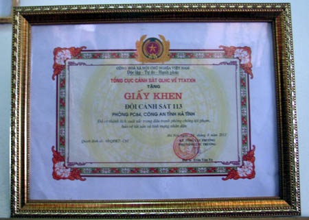 Khen thưởng đội CS 113 giải cứu thành công cô gái bị lừa bán dâm - 2 Khen thưởng đội CS 113 giải cứu thành công cô gái bị lừa bán dâm - 2