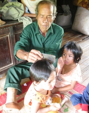 “Dũng sĩ diệt Mỹ” một đời chăm trẻ mồ côi  - 1