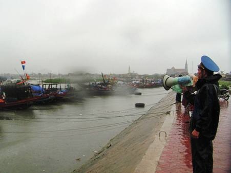 Họp khẩn đối phó với bão số 4 - 4