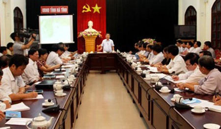 Họp khẩn đối phó với bão số 4 - 3