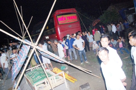 Tai nạn nghiêm trọng trên quốc lộ 1A, hai vợ chồng tử nạn - 1