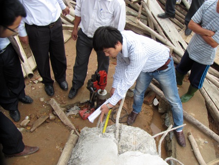 Khám nghiệm công trình sảnh khách sạn Sailing Tower bị sập - 4