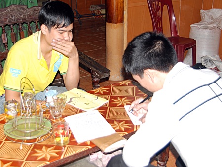 Khám nhà, bắt đối tượng “ém” pháo chờ Tết  - 2