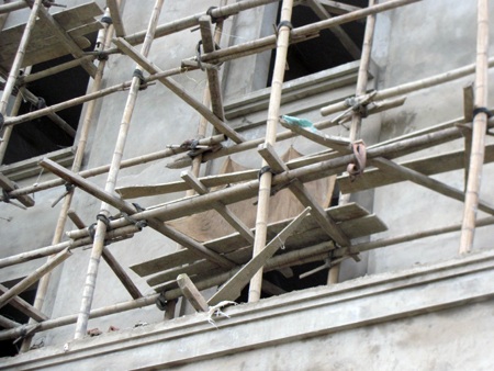 Hãi hùng cảnh thi công tòa nhà 9 tầng     - 4