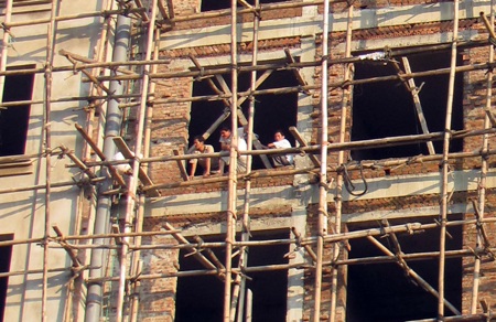 Hãi hùng cảnh thi công tòa nhà 9 tầng     - 6