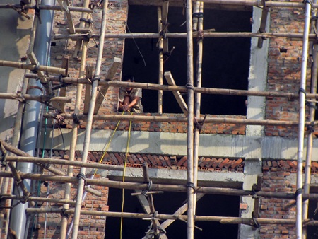 Hãi hùng cảnh thi công tòa nhà 9 tầng     - 8