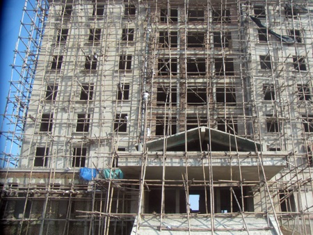 Hãi hùng cảnh thi công tòa nhà 9 tầng     - 3