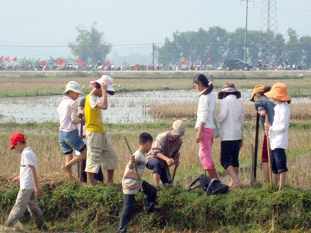 Hàng ngàn học sinh háo hức tiêu diệt chuột - 1