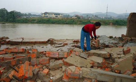 Cận cảnh Cố đô Huế ngập trong nước lớn - 17