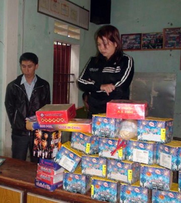 Bị bắt khi đang chở gần 40kg pháo nổ - 1