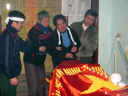 Xót lòng tiễn biệt 3 chiến sĩ công an tử nạn trên sông - 2