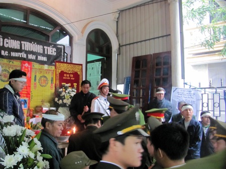 Xót lòng tiễn biệt 3 chiến sĩ công an tử nạn trên sông - 3