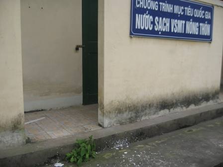 Công trình vệ sinh “đắp chiếu”, 600 thầy trò “chịu nhịn”