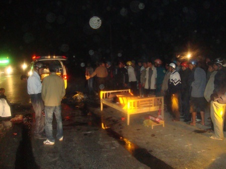 Xe container cán chết người rồi bỏ chạy 