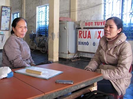 Người vợ bị hành hạ suốt 28 năm rút đơn khởi kiện chồng - 2 Người vợ bị hành hạ suốt 28 năm rút đơn khởi kiện chồng - 2